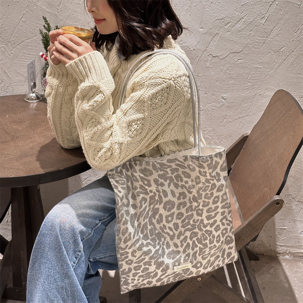 Women Bags Grey - Sac fourre-tout décontracté gris argenté imprimé