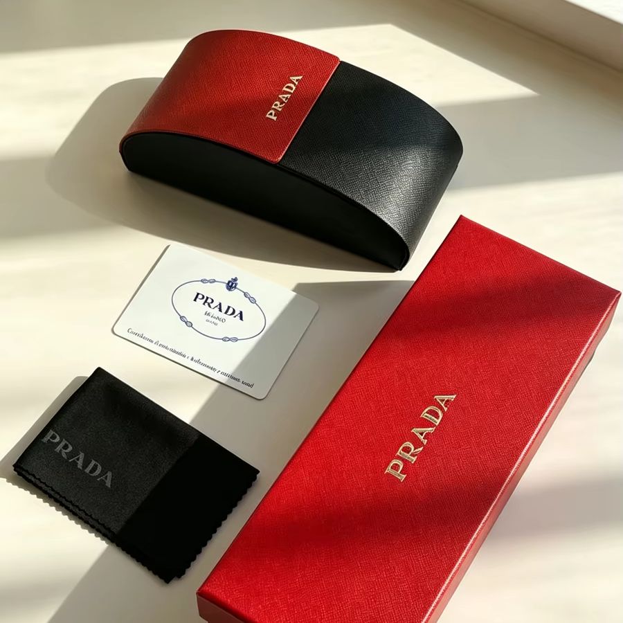 Étui à lunettes Prada en cuir  - Women Bags Prada avis et prix